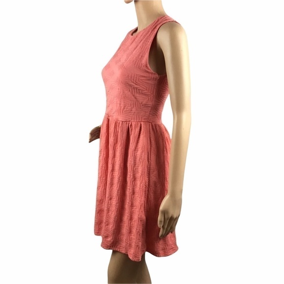 Honey Punch Dress Size M Peach Sleeveless Textured Back Zip - Picture 4 of 7